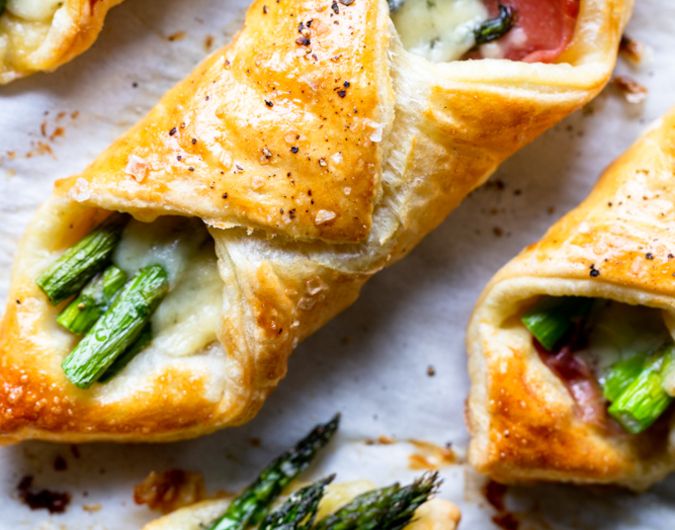 Prosciutto Asparagus Puff Pastry Bundles